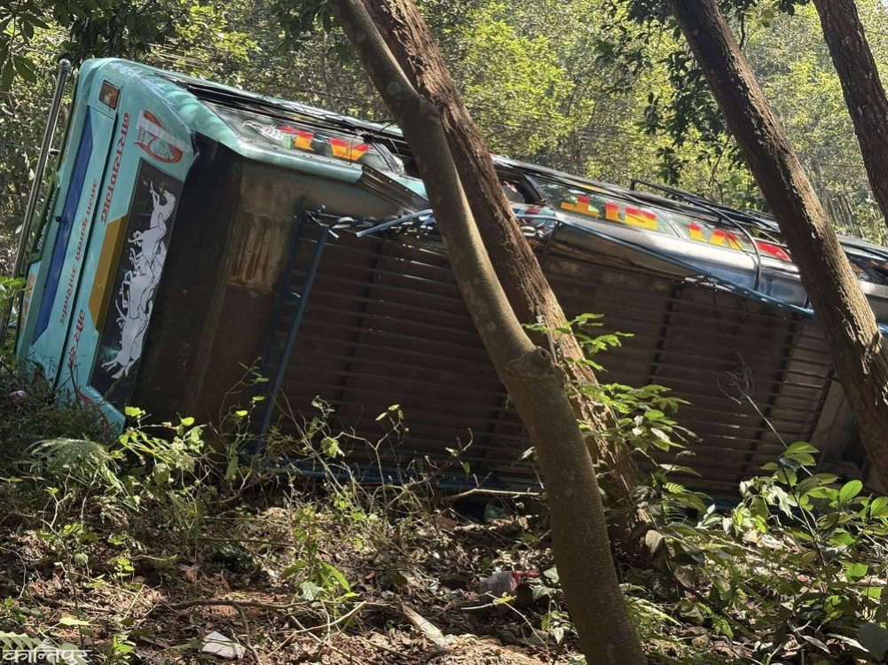 Bus accident in Barhakilo, Gorkha: 21 passengers injured