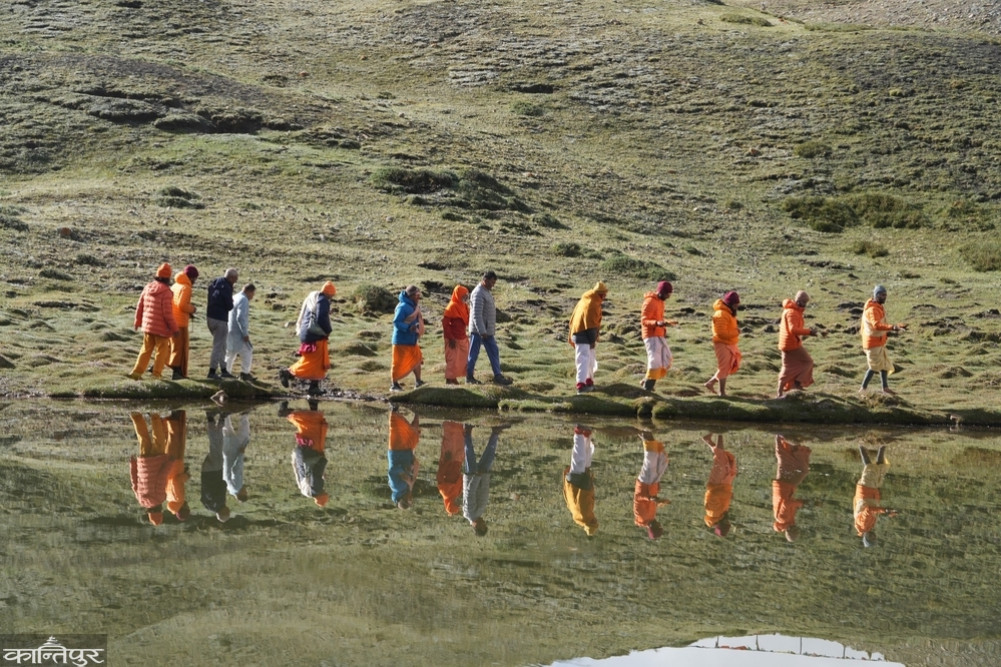 Walk from Devghat to Damodar Kund to explain the importance of Kaligandaki