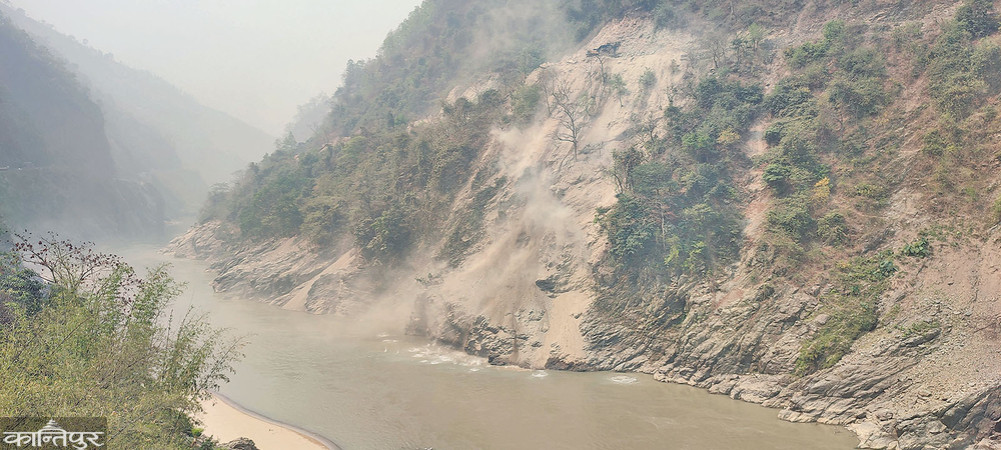 Digging of parallel road started on Narayangadh-Mughlin road
