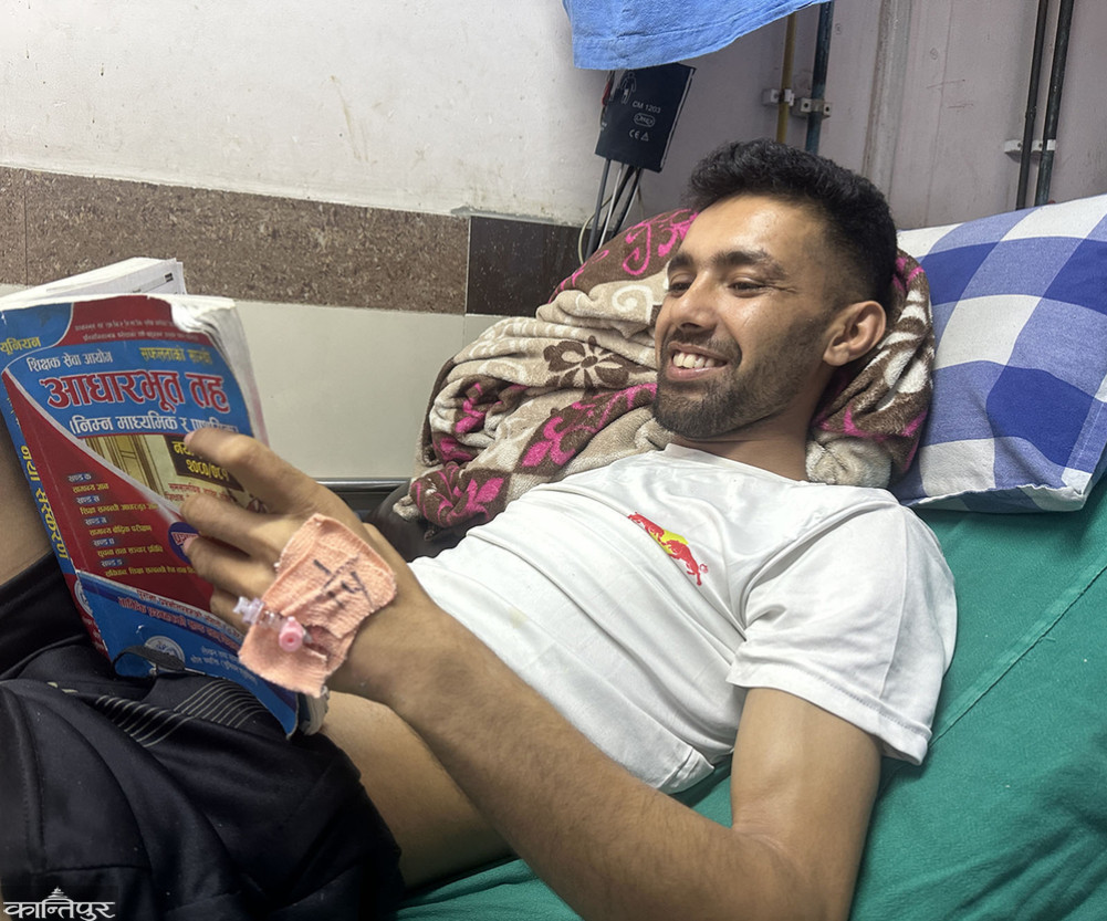 Dilli Prasad, who was injured in the Rajawadi demonstration, is preparing for public service from the hospital ward