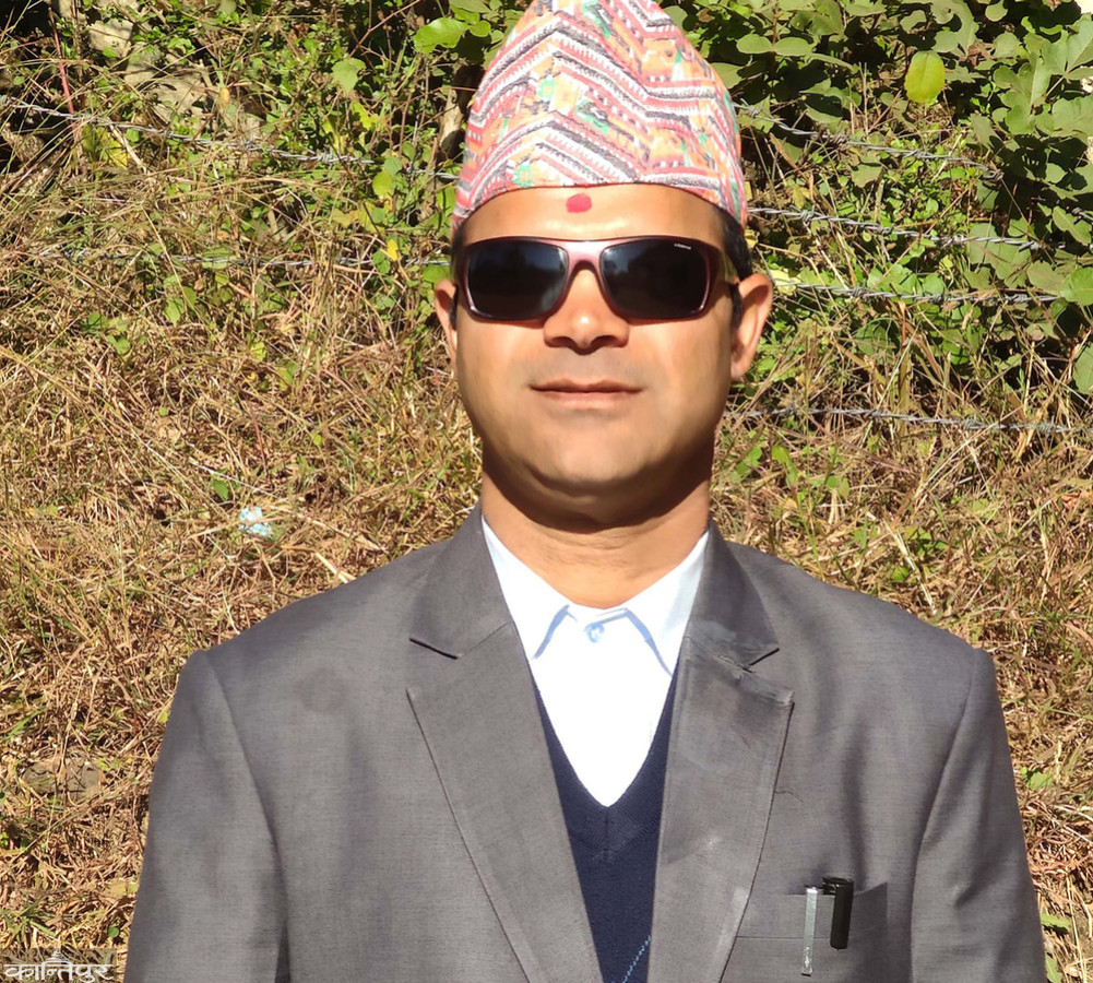 A blind teacher set out to climb Mount Everest