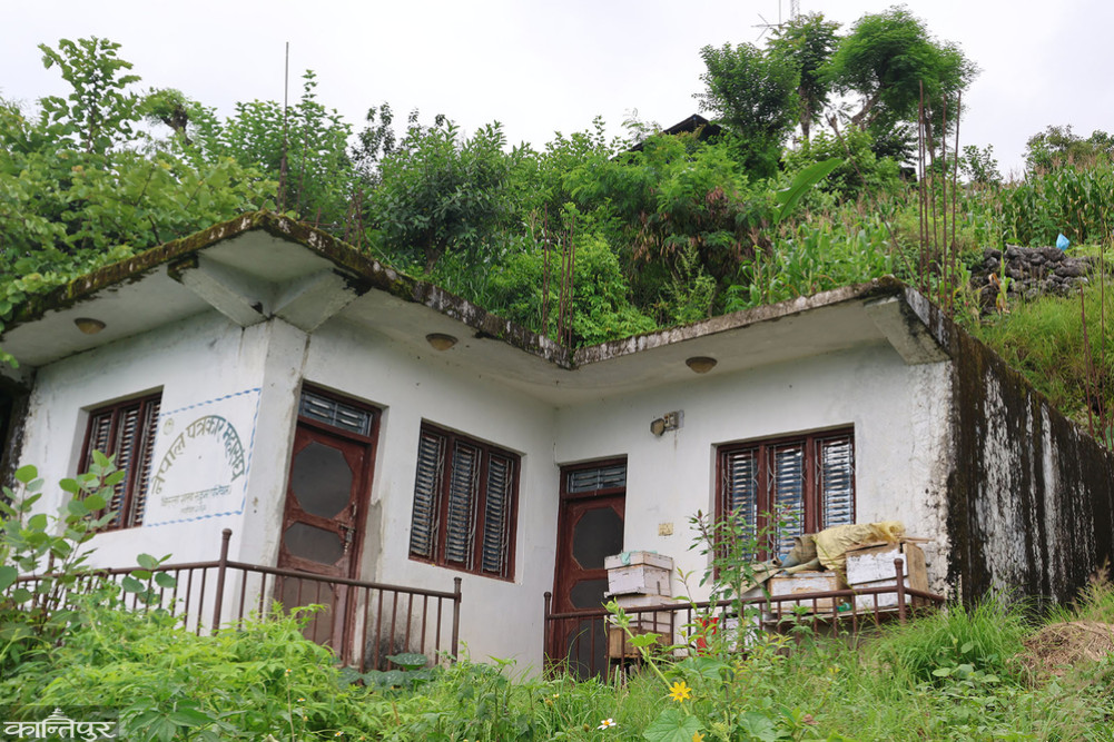 The building of the Federation of Journalists in Rukumpaschim is unused, the contact office is locked