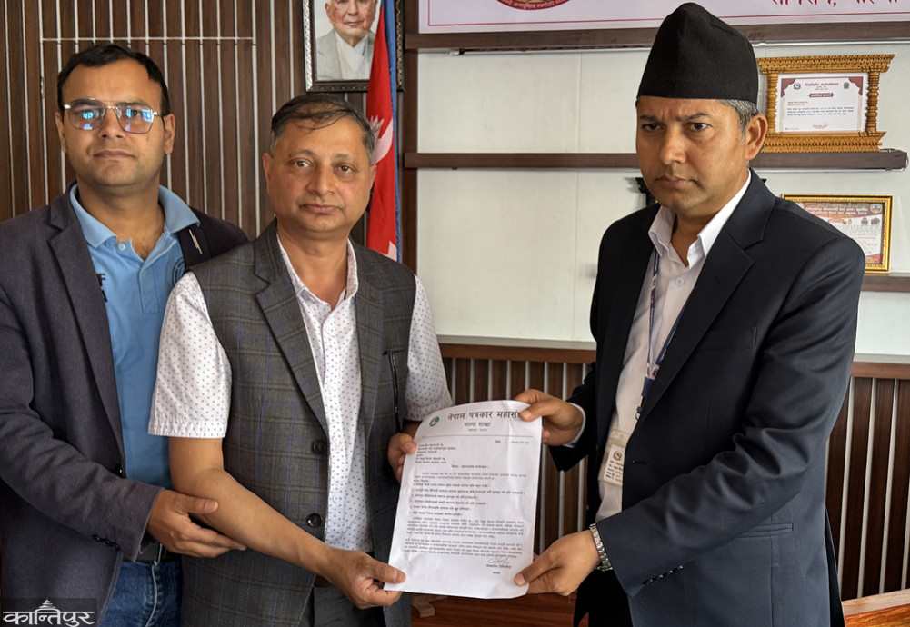 A memorandum to the Prime Minister to bring those who attack media persons and media houses to justice
