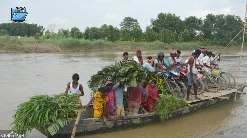 Across the field, across the house: across the boat, fear of the river!
