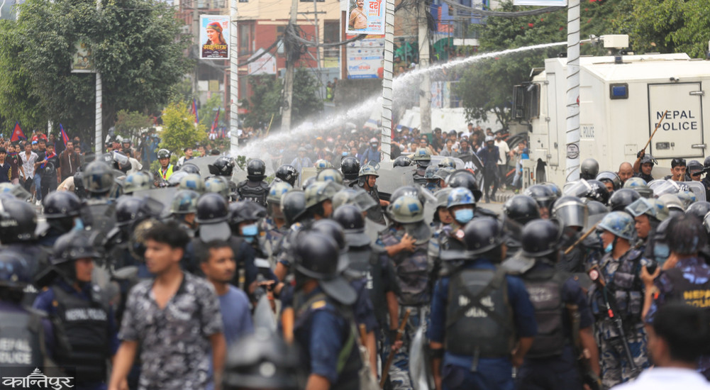 There is no coordination between the police and the armed forces in crowd control.