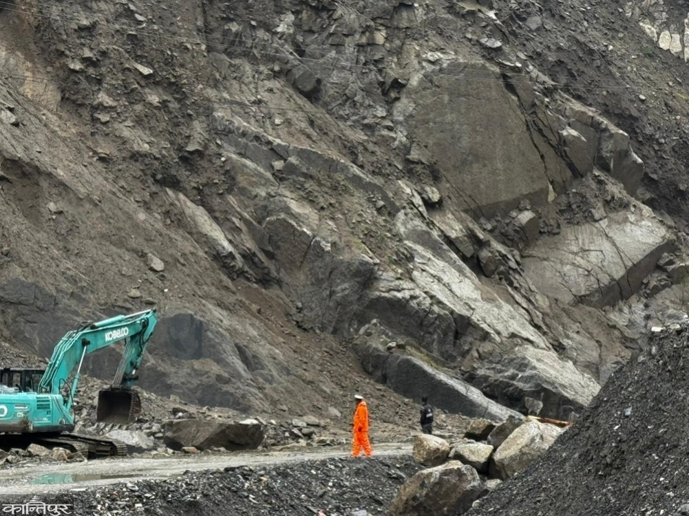 Landslide with debris on BP Highway, traffic will take time to reopen