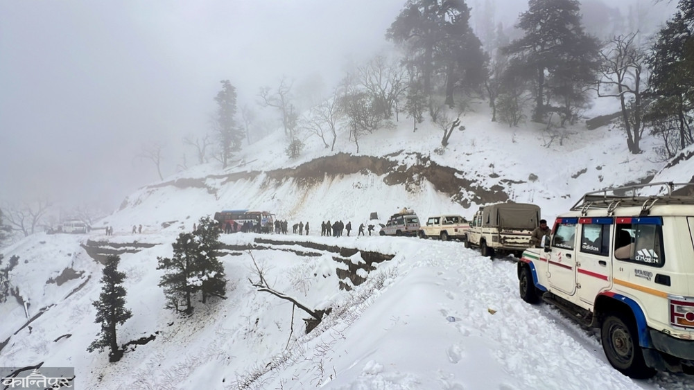 Rescue of passengers stranded due to snowfall