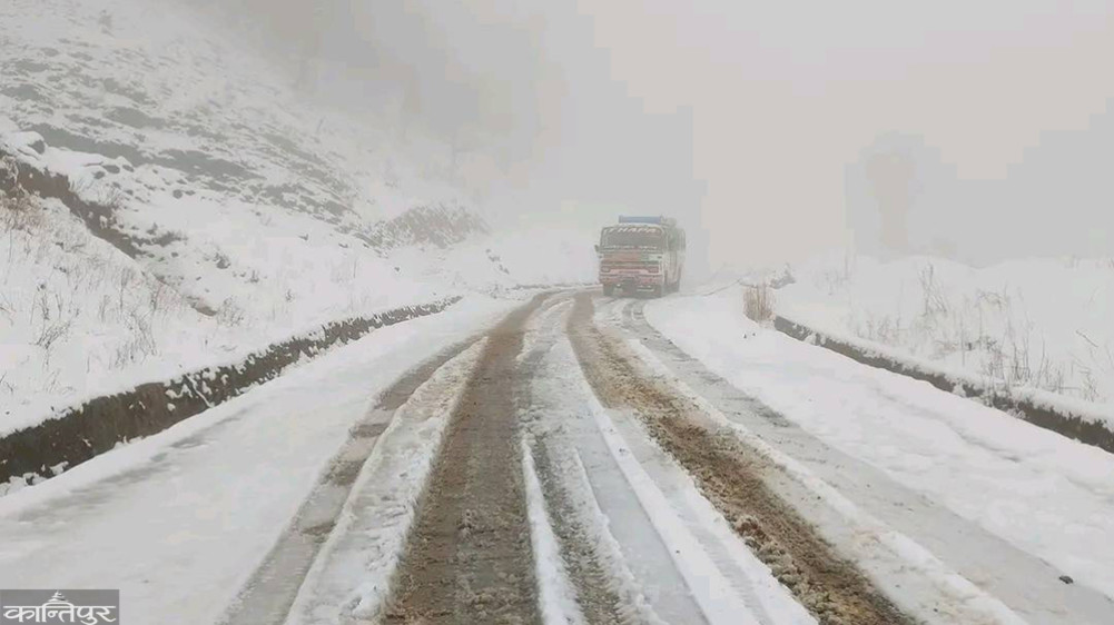 Snow covered the road on Madhyapahari Lokmarg