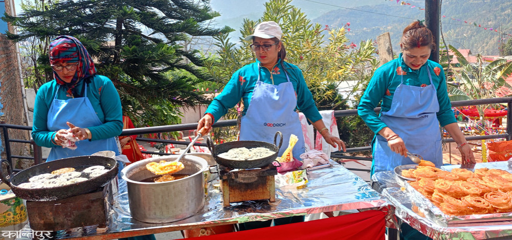 Earning a living by selling jalebis in thela