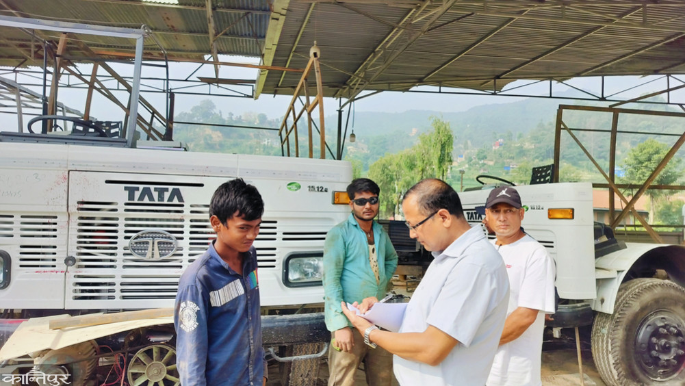 Child labor is found behind Banepa's garage