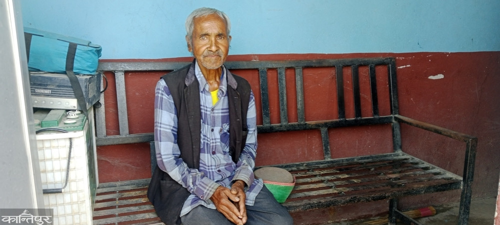 Stranded after the contractor ran away without paying wages