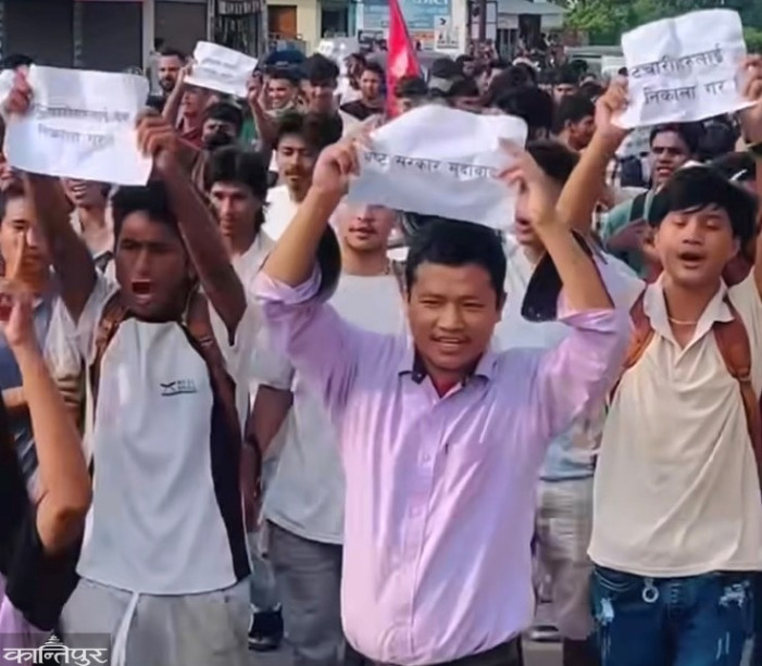Demonstrations in Dang since dawn
