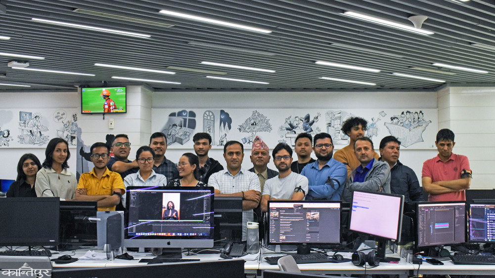 Journalists of Kantipur tied a black belt in protest against the killing of journalists and the attack on media houses