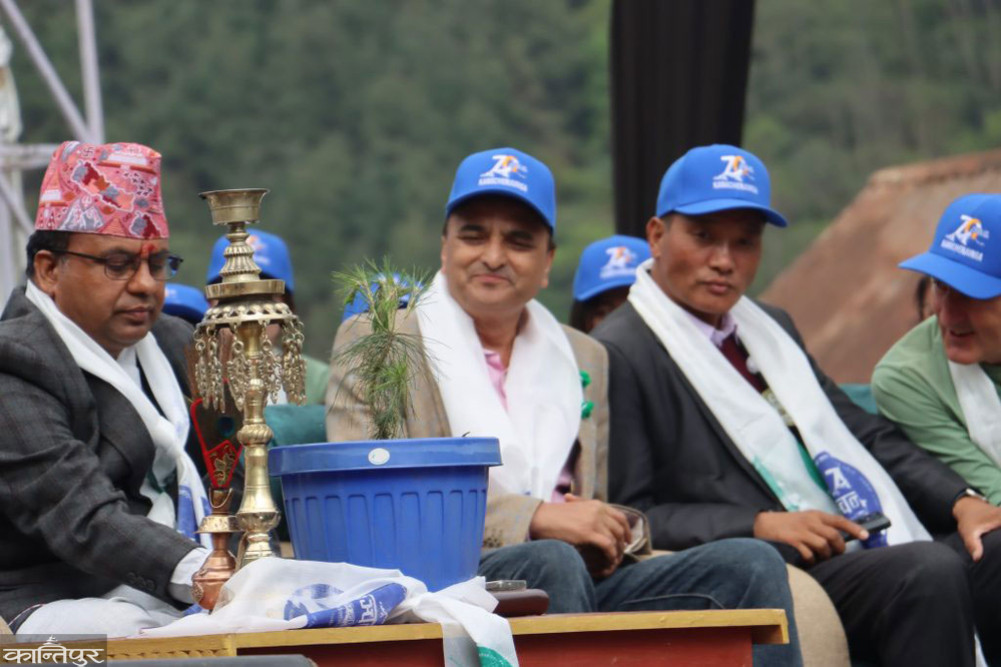 Slogan raising against UML Secretary Bhattarai in Taplejung