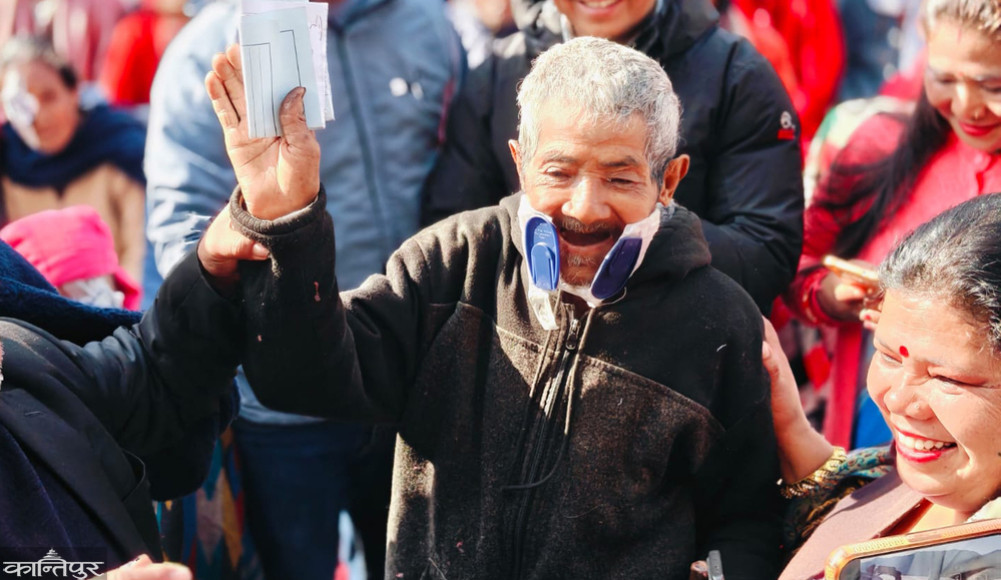 When he opened the bandage, he saw his wife in front of him and smiled.
