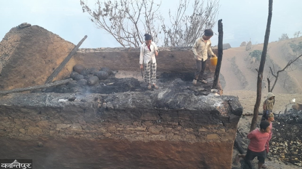 A school and 9 houses were destroyed by a fire that started from a community forest