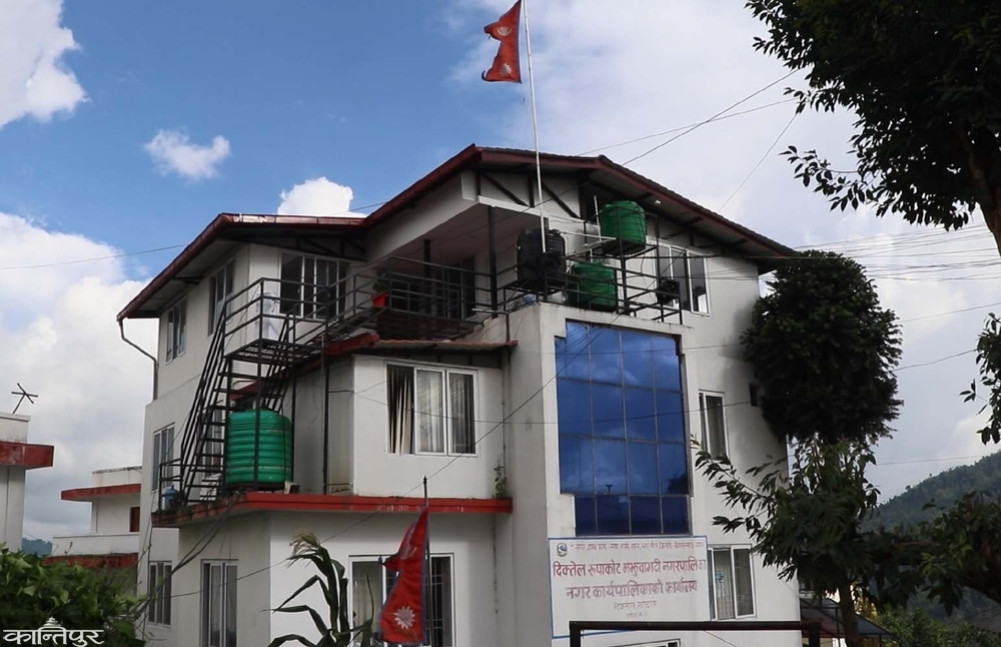 Interim order of the High Court in the name of the municipality against the transfer of employees