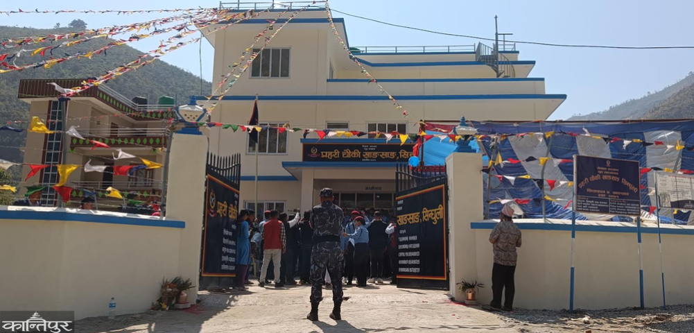 After a decade in Fikkal, the police from tent to concrete