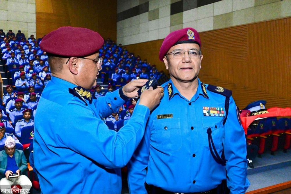 6 people who were promoted in AIG were given badges