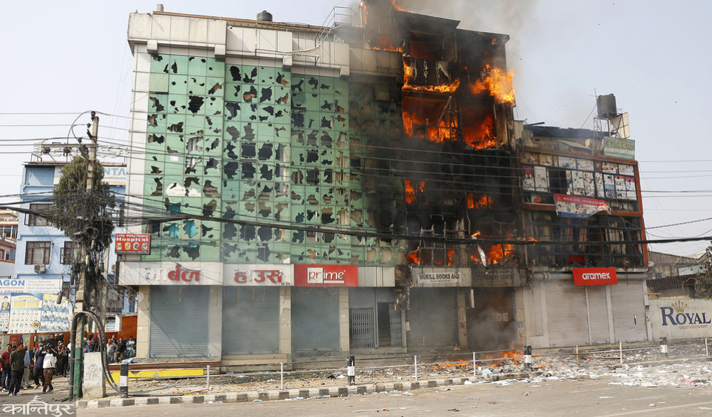 Royalists in vandalism, arson and looting