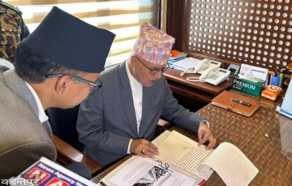 Reduction of benefits given to former political and administrative officials against the law