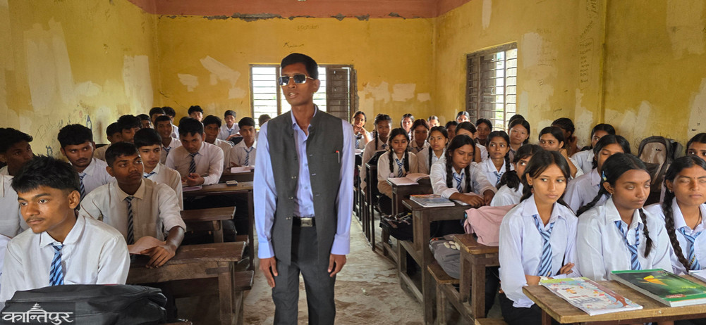 Ranjit sir who became the favorite of students by teaching with 'Minko Drishti'