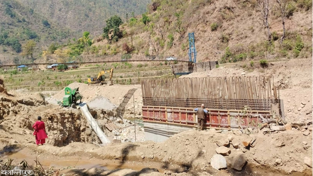 Libang-Dang short road stranded