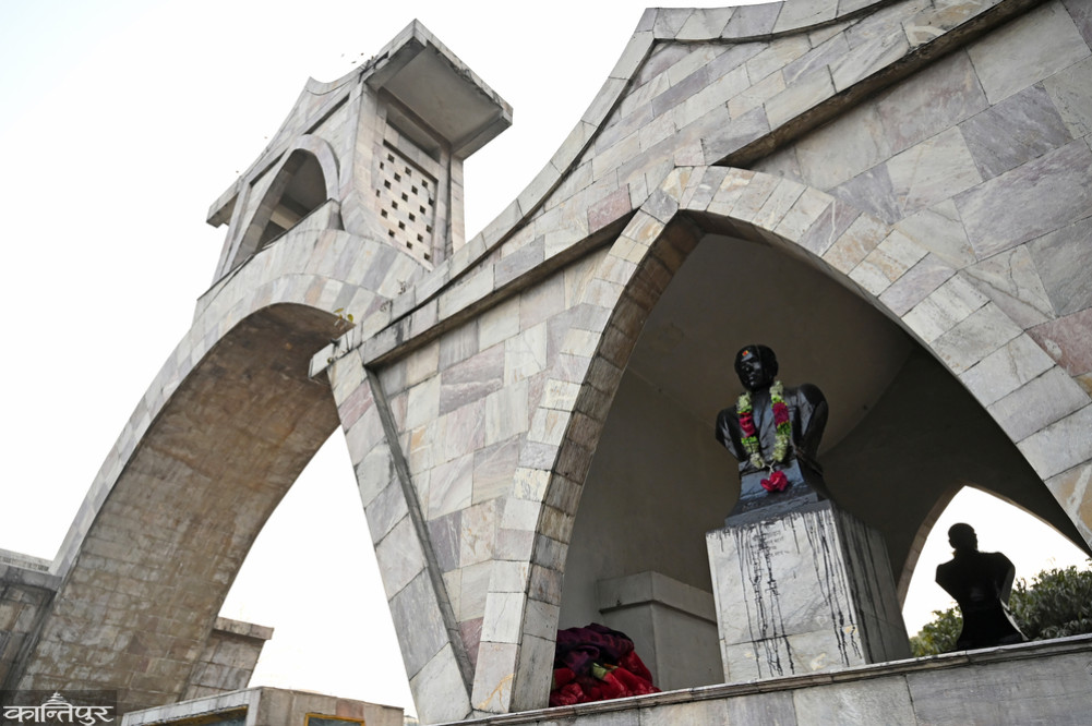 How to honor martyrs?