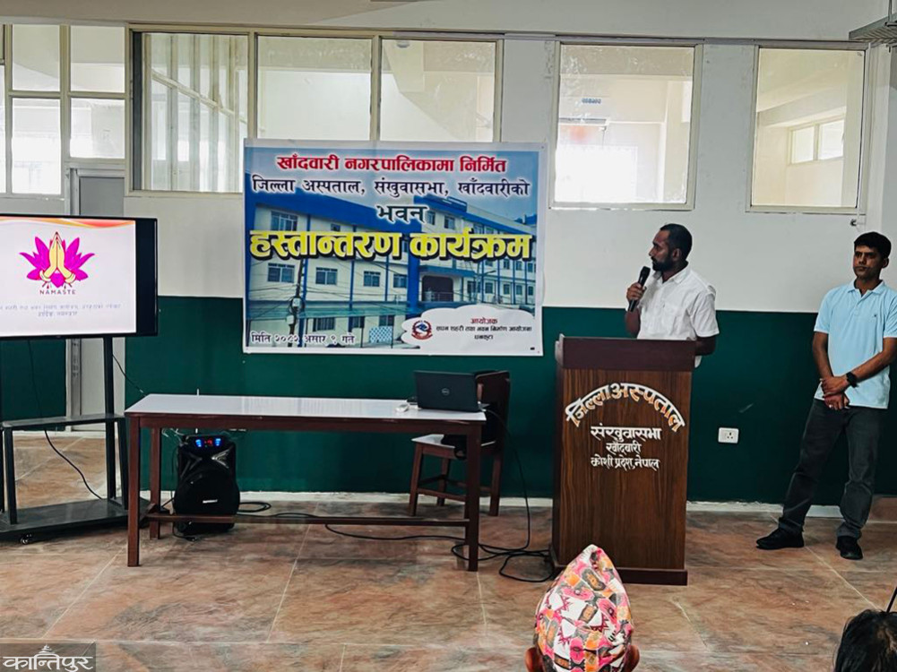 Handing over the newly constructed building of District Hospital