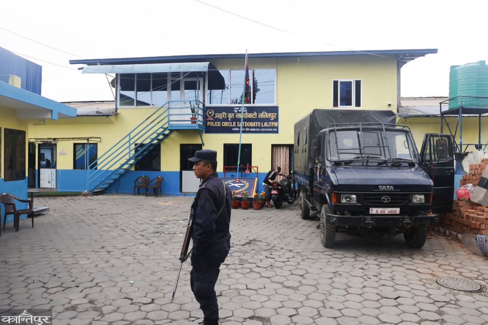 Despite the building being burned, the services of the Satdobato Police Circle have become easier after the help of locals.