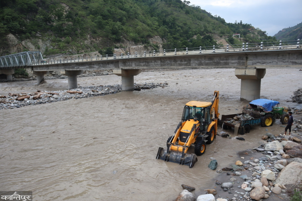Panchthar-Tehrathum connecting bridge of Madhyapahari highway is at risk