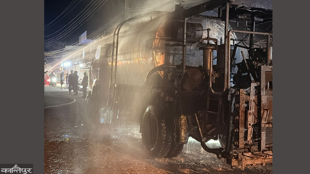 Alkatra's tanker caught fire while paving the road, one seriously injured