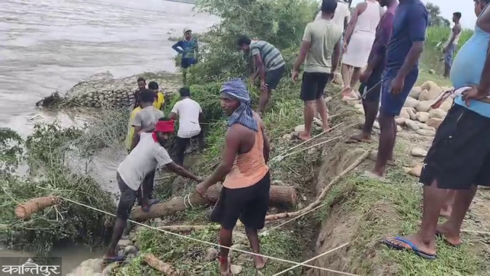 Sustabashi tried to save the village from Narayani's flood