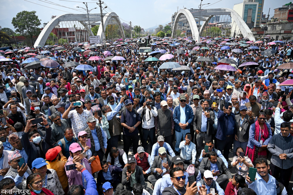 Various demonstrations on the streets, always suffering the common people