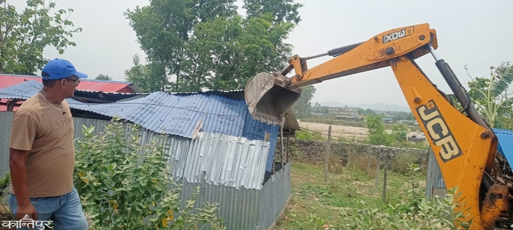 Triyuga Municipality demolished the illegal structure near the bus park