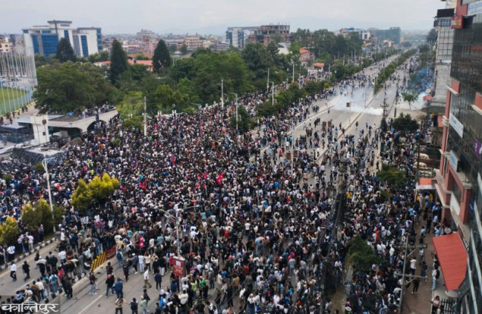 What is the international media writing about the ongoing movement?