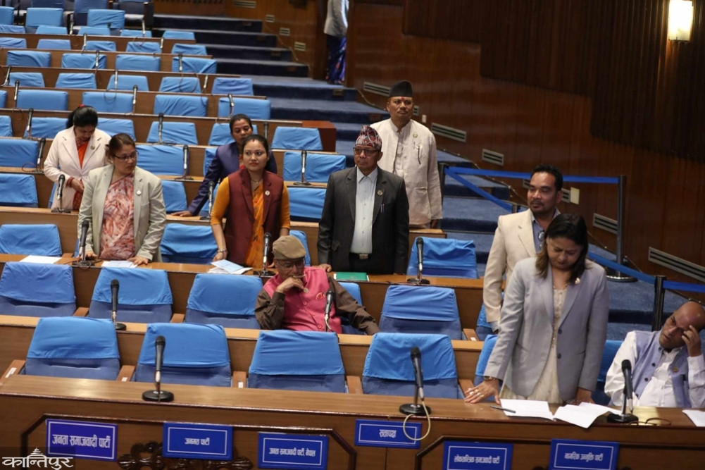 The House of Representatives meeting was interrupted for a while by the ruling Civil Immunity and Public Opinion