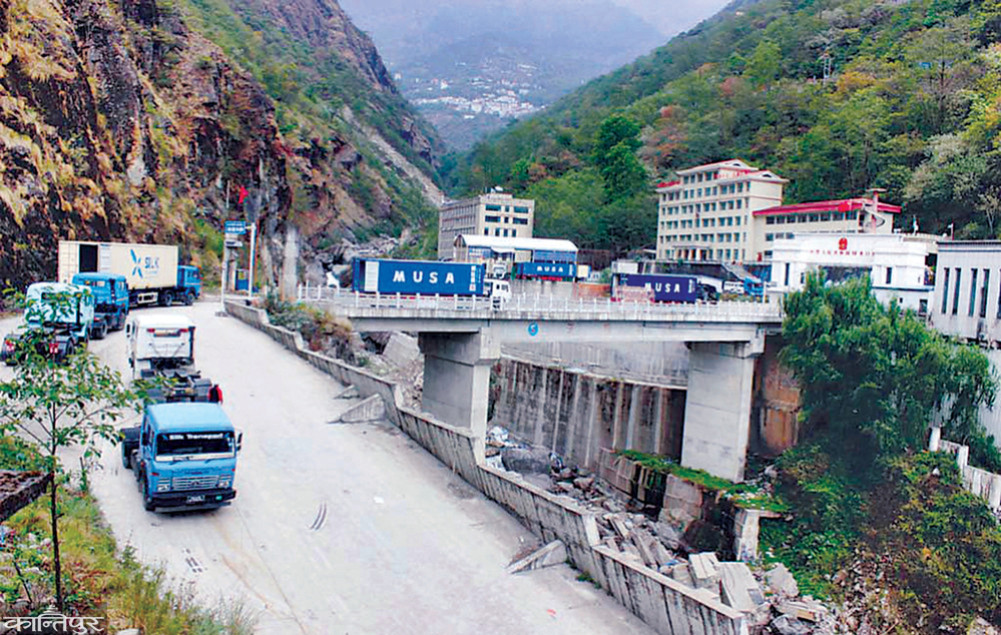 There is a lack of infrastructure at the Tatopani border, where billions of dollars are traded