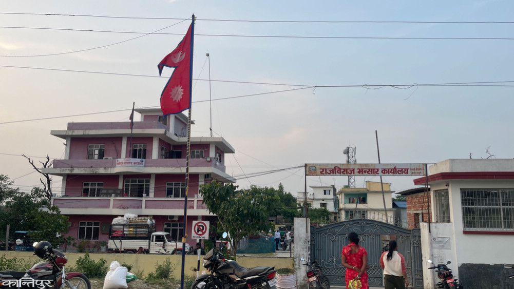 Rajviraj Customs Office could not collect revenue as per the target