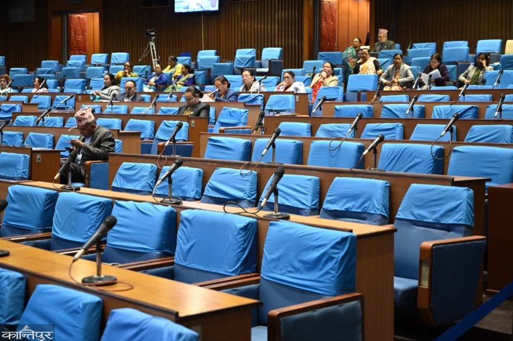 When the Parliament is not in session, there is a commotion, ignoring the meeting