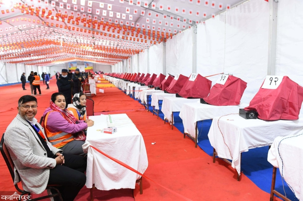 Only 920 votes were cast in the UML general convention by 7:30 pm.