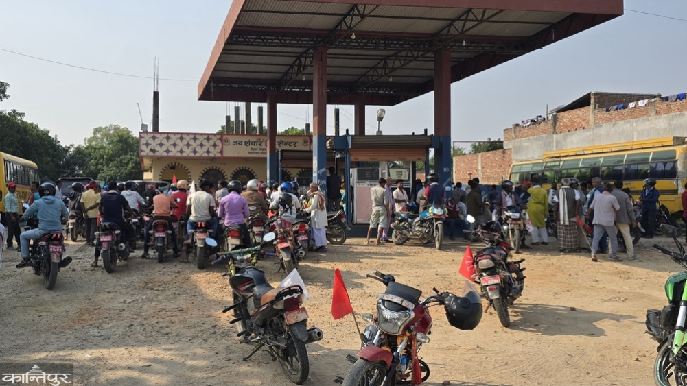 UML distributes petrol to help people attend motorcycle rally in Siraha