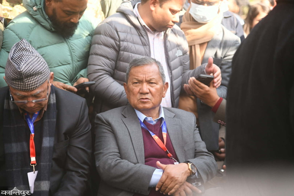 Gurung gets more popular votes than Oli for vice-president among UML office bearers