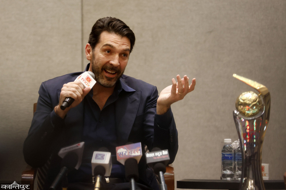 The great goalkeeper Buffon arrived