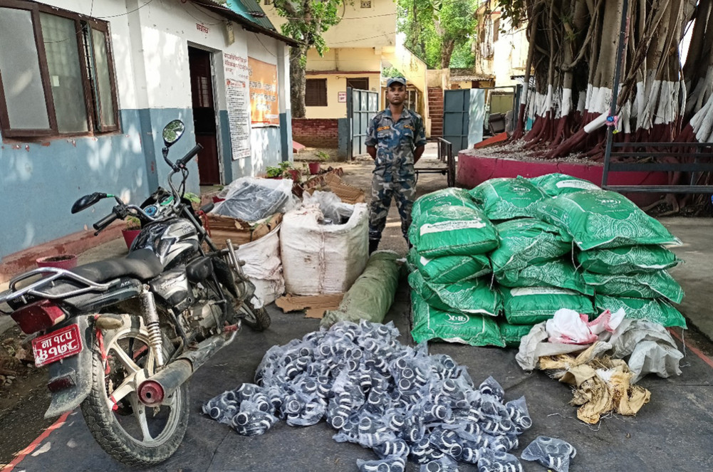 Smuggled goods worth 6 lakh 69 thousand seized in Birganj