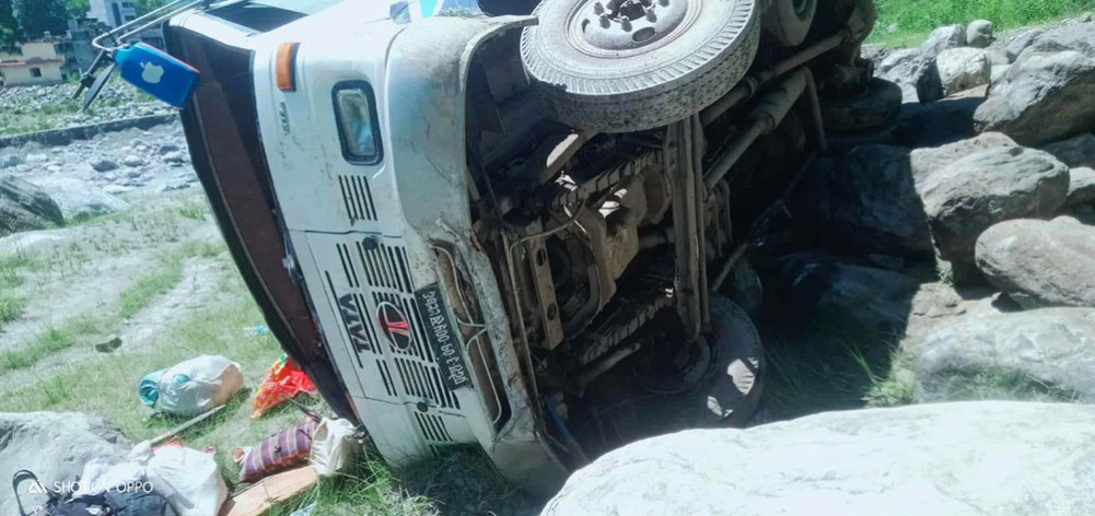Eight injured when bus overturns in Melamchi