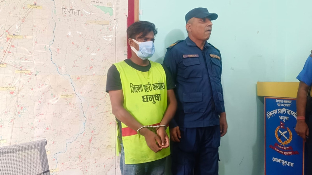 An Indian citizen was arrested on the charge of robbery while showing a pistol