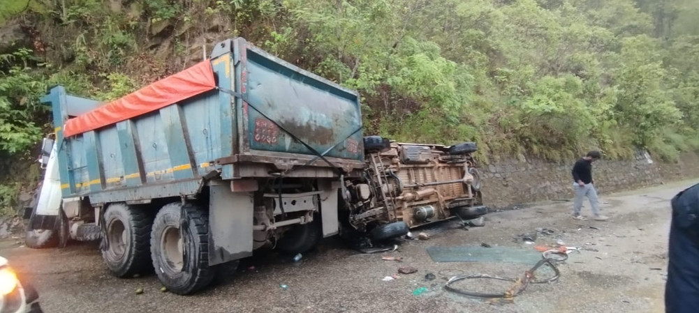 9 people were injured when a tipper hit a force vehicle going to Dang at Bheri in Surkhet