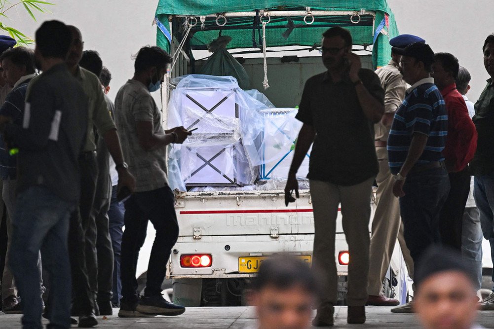 Identities of more than 200 people who died in Indian plane crash