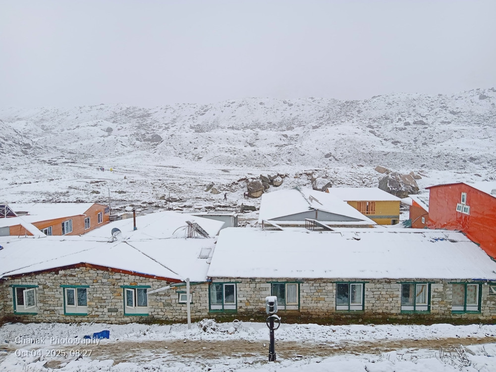 Heavy snowfall in Khumbu region, tourists stay in hotels